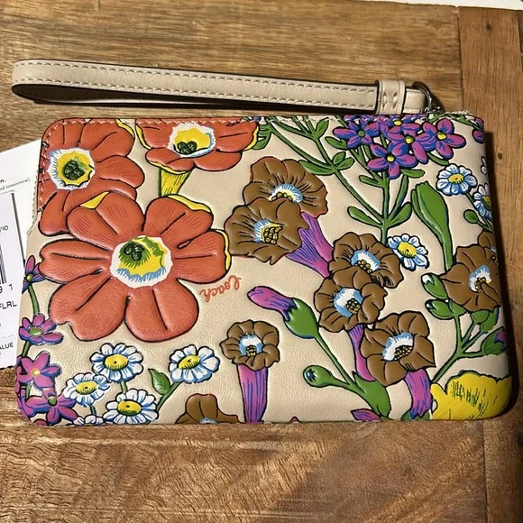 Coach Zip Leather Floral Wristlet BNWT BEAUTIFUL - Picture 3 of 10